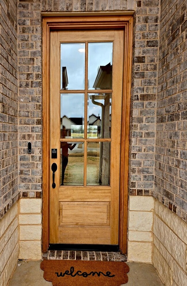 Foto del edificio - Coming Soon! Stunning 4 Bed 2 Bath on Almost an Acre in Flint!