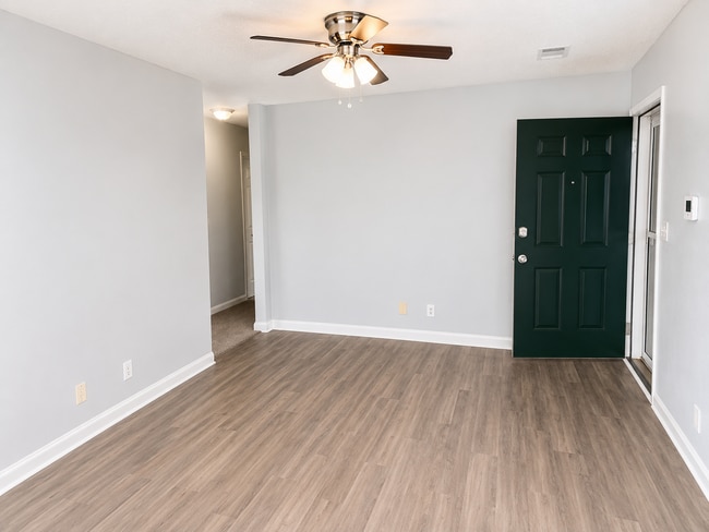 Building Photo - Half off rent September