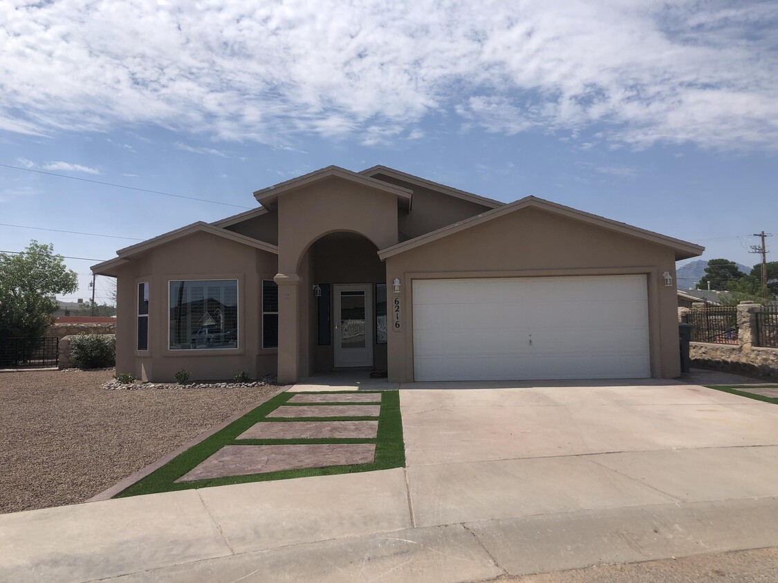 Primary Photo - 6216 Lovebird Ln