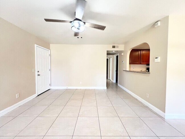 Building Photo - Charming home located in  Henderson