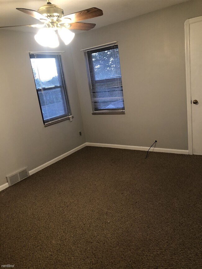 Building Photo - 2 br, 1 bath Duplex - 3098 Warren Road 2