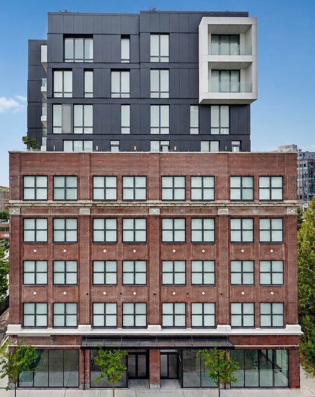 Building Photo - 300 Washington St