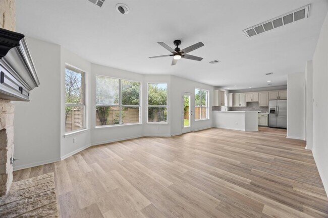 Foto del edificio - 3103 Cashell Wood Dr