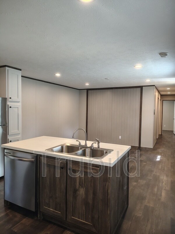 Building Photo - 11 Poole Cir