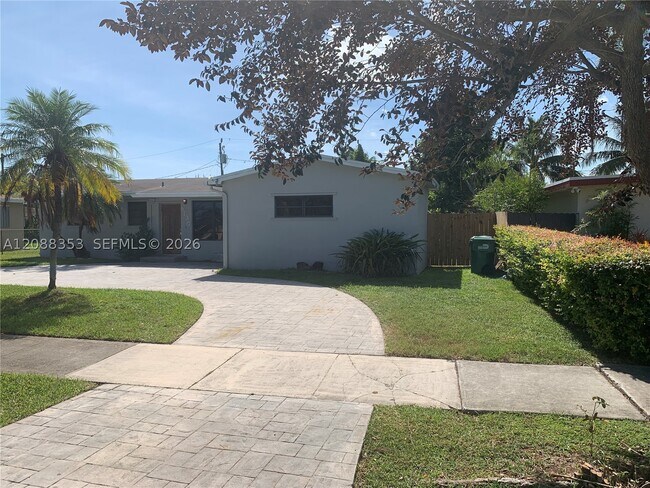 Foto del edificio - 9730 Marlin Rd