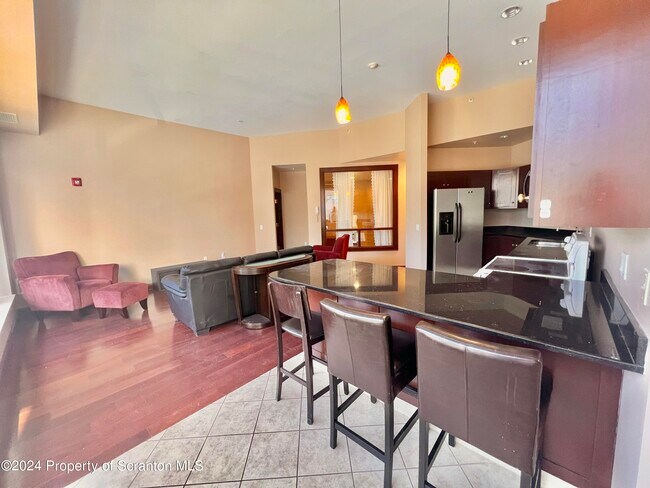 Foto del edificio - 334 Adams Ave