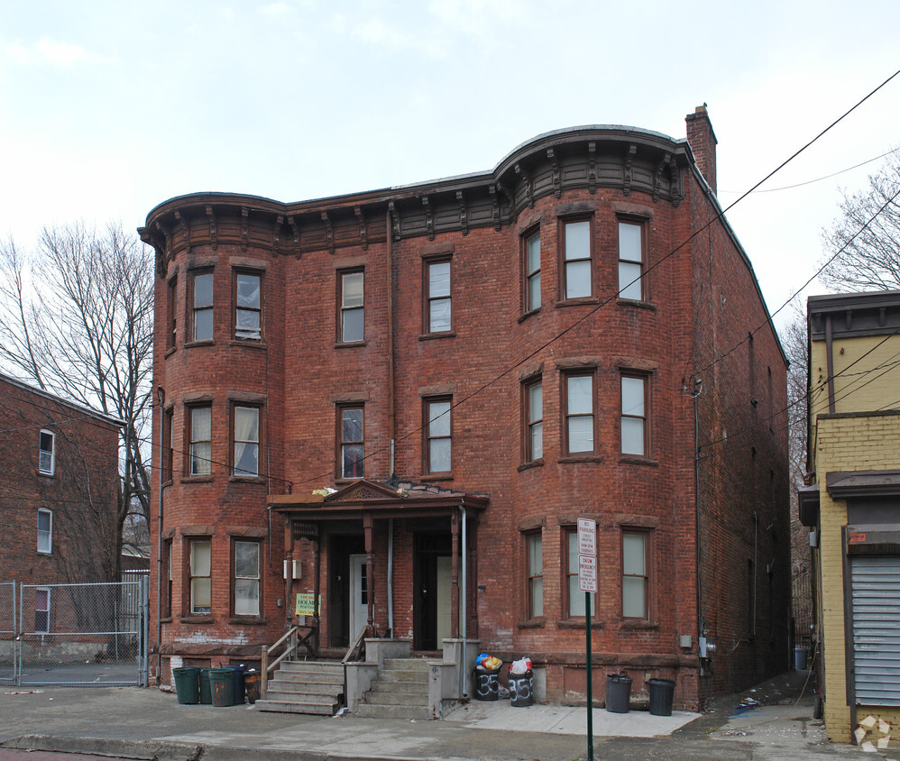 Building Photo - 353 Liberty St