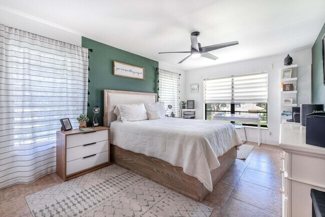 Foto del edificio - 9930 Pineapple Tree Dr