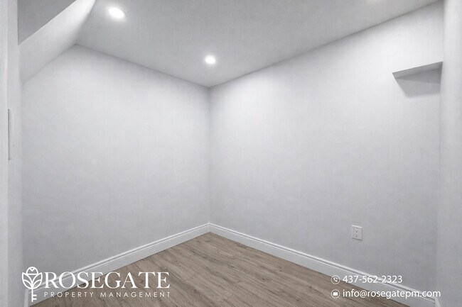 Photo du bâtiment - 1-Bedroom + Den Basement Apartment with Parking – Brampton