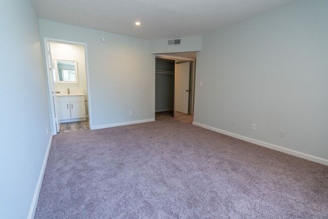 Interior Photo - 1635 North Martel Avenue