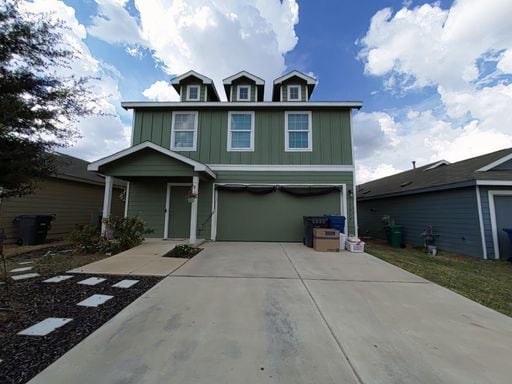 Modern Family Home with Gas Cooktop, 2-Car Garage & Neighborhood Amenities - Modern Family Home with Gas Cooktop, 2-Car Garage & Neighborhood Amenities