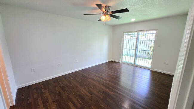 Building Photo - 7400 Bellerive Dr