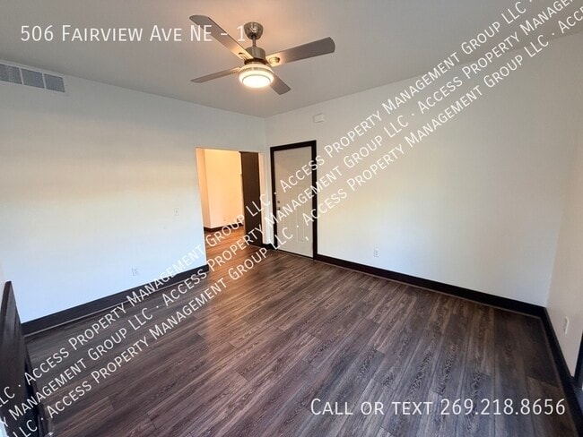 Building Photo - 506 Fairview Ave NE