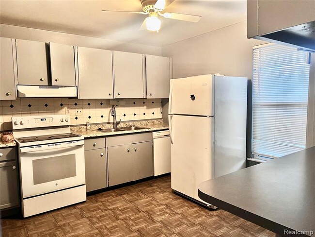 Foto del edificio - 22116 Dante St