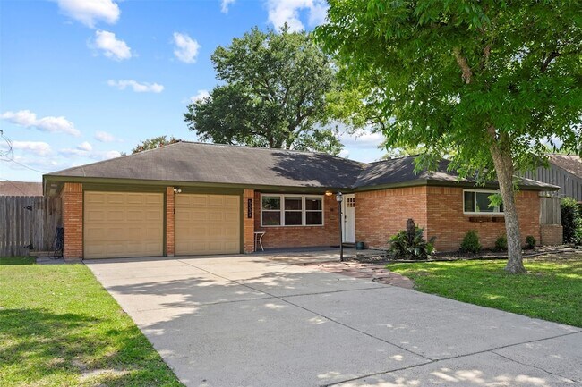 Building Photo - 5334 Saxon Dr