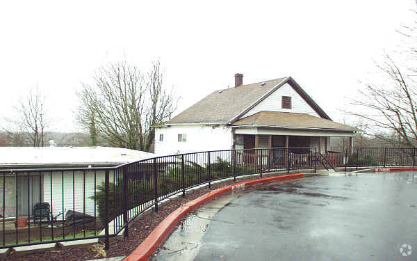 Building Photo - 443 SE 2nd St