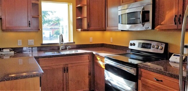 Building Photo - One Block to Lake Washington, Available Aug 1st