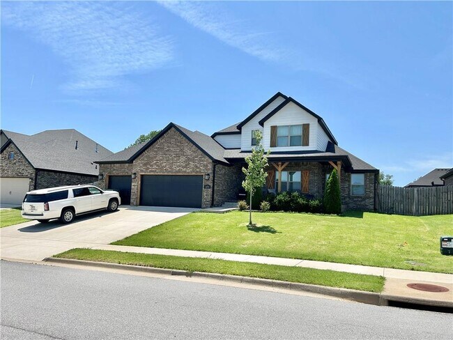 Building Photo - 671 Maplewood Dr