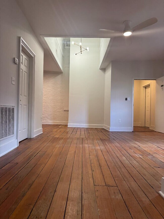 Foto del edificio - 404 N Sycamore St