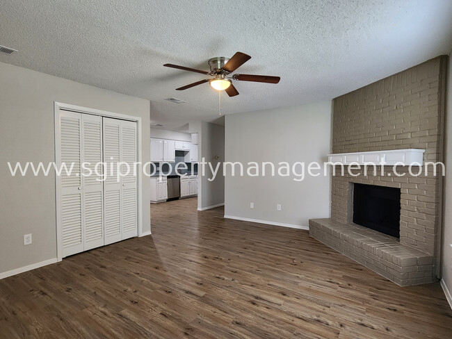 Building Photo - 2 Bed home in Fort Worth for rent