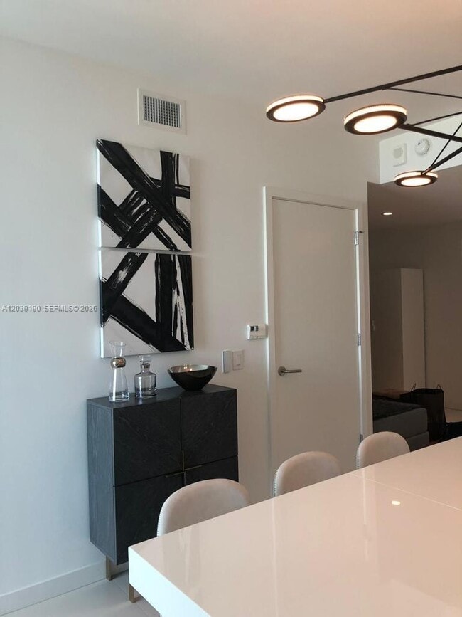 Foto del edificio - 501 NE 31st St