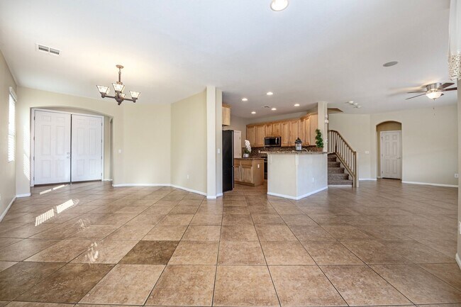 Building Photo - Southwest 5 bd 3 full bath with 2 car gara...