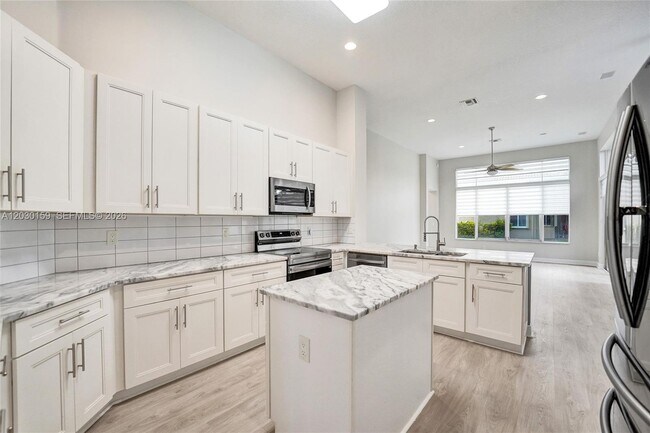 Building Photo - 6334 SW 192nd Ave