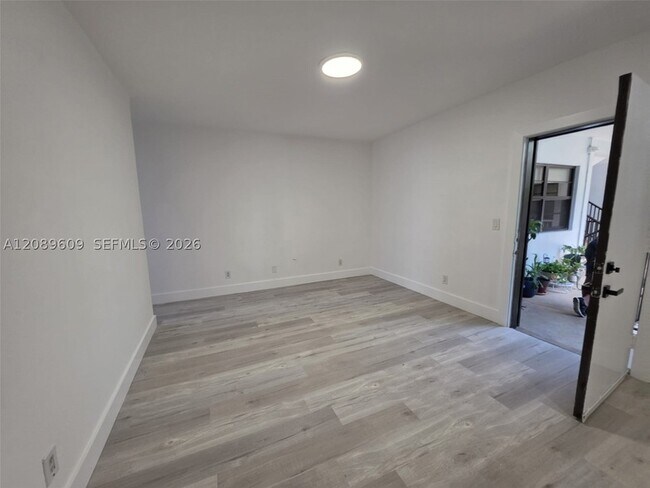 Foto del edificio - 7845 NE Bayshore Ct