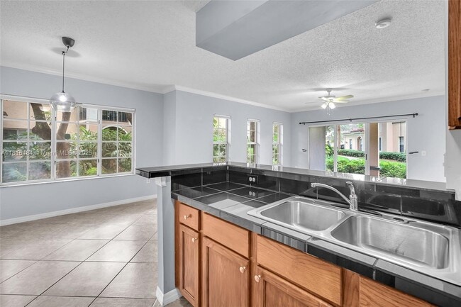 Building Photo - 2474 Centergate Dr
