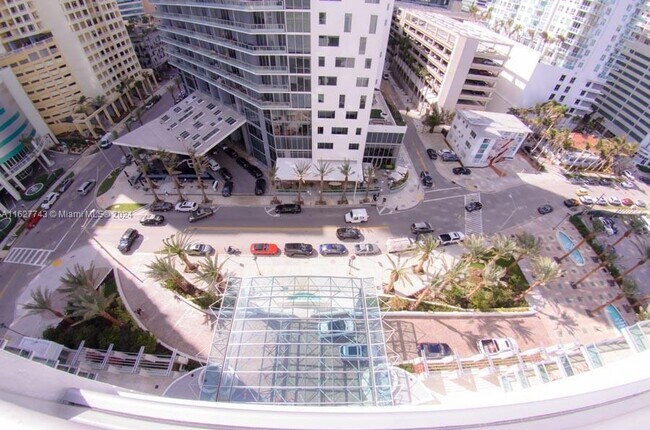 Foto del edificio - 1331 Brickell Bay Dr