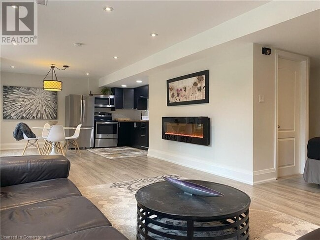 Building Photo - 914 Best Cir