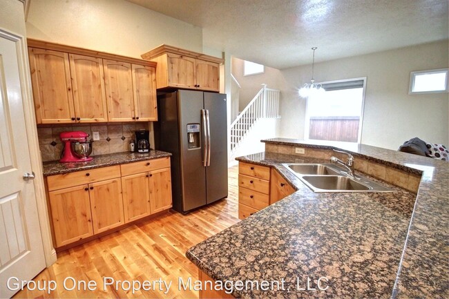 Building Photo - 4 br, 2.5 bath House - 3757 N. Quenzer Way