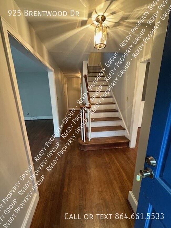 Foto del edificio - 925 Brentwood Dr