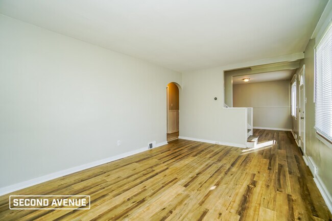 Building Photo - 717 6TH ST