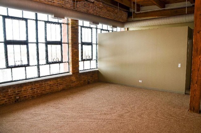 Building Photo - 935 W Huron St