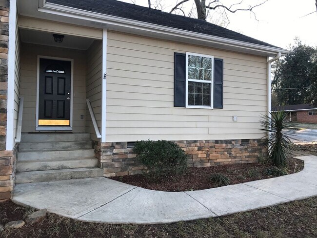 Foto del edificio - 3BR Eastside Home just off Barnett Shoals