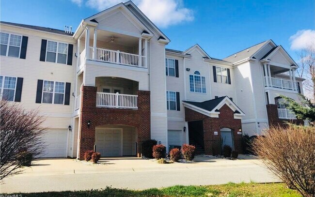 Foto del edificio - 319 College Rd