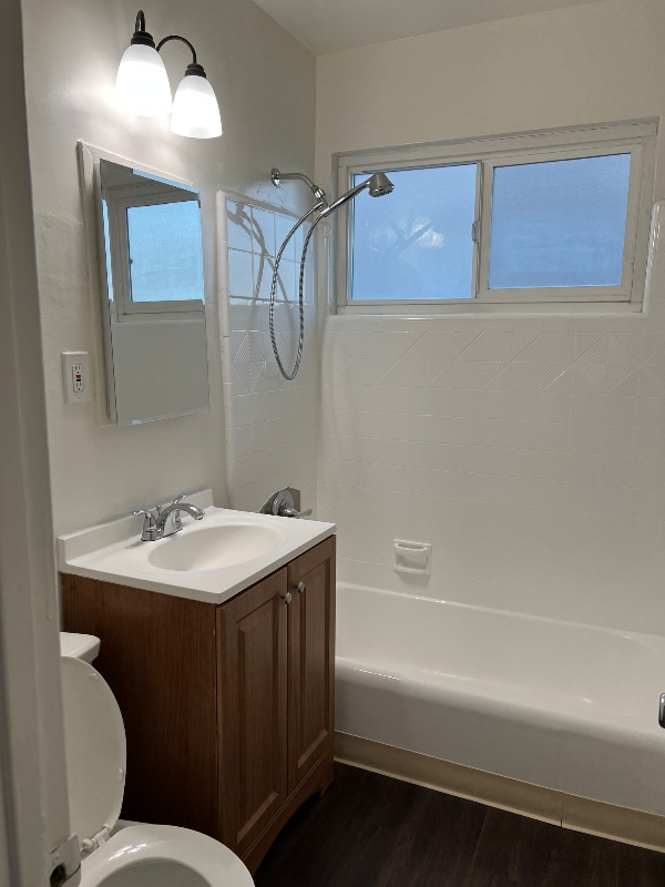 Building Photo - 214 W Maple St