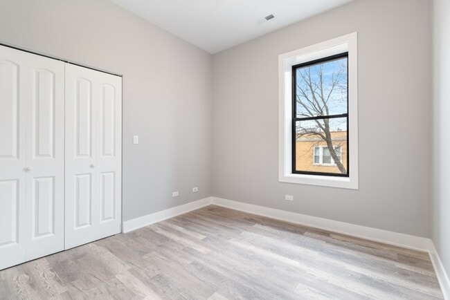 Foto del edificio - Beautiful, Rehabbed 2b/2b, Ukrainian Village, Avail 6/15!