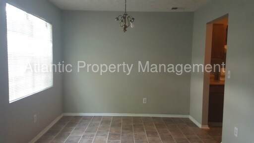 Building Photo - 2305 Pine Tree Trl