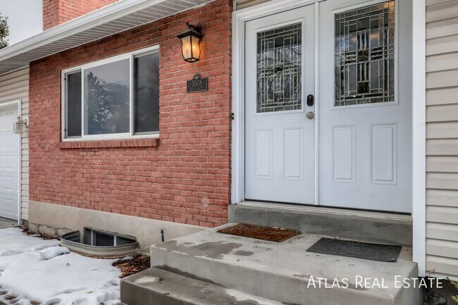 Building Photo - 1008 E 400 S