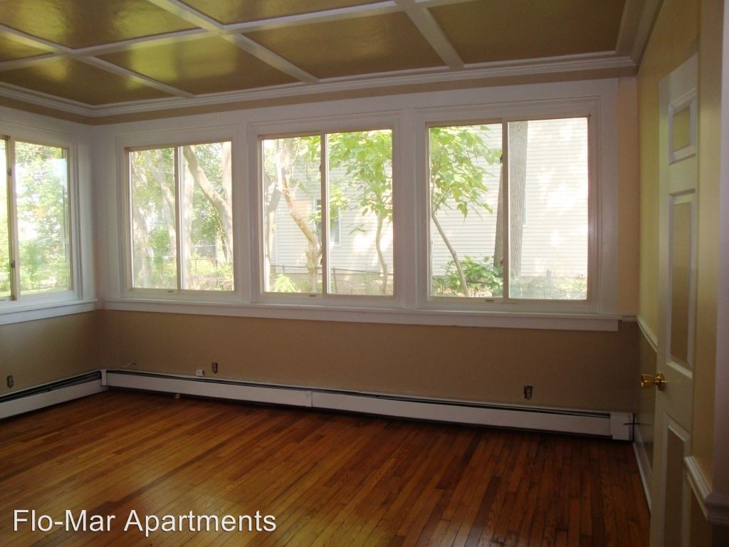 Primary Photo - 4 br, 2 bath Room For Rent - 602 W. Michigan