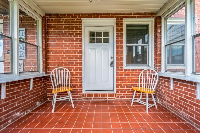 Foto del edificio - Charming 2Bed/1.5Bath Townhome in Dundalk