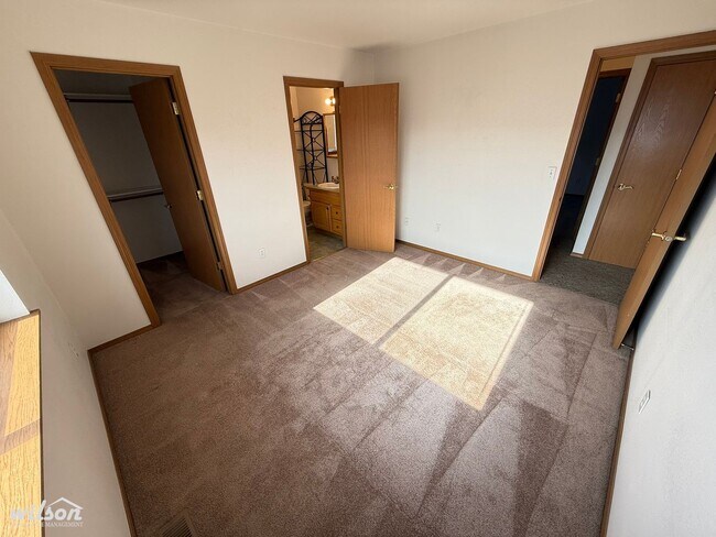 Foto del edificio - 601-603 Jade Pl