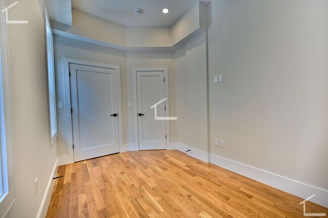 Building Photo - 16 Winchester St