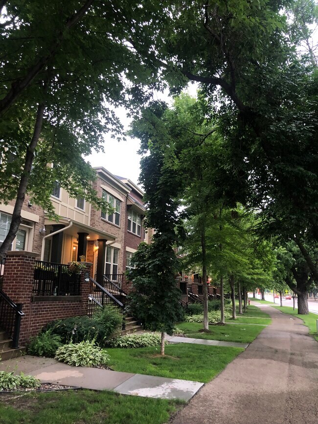 Foto del edificio - 3712 Wooddale Ave S
