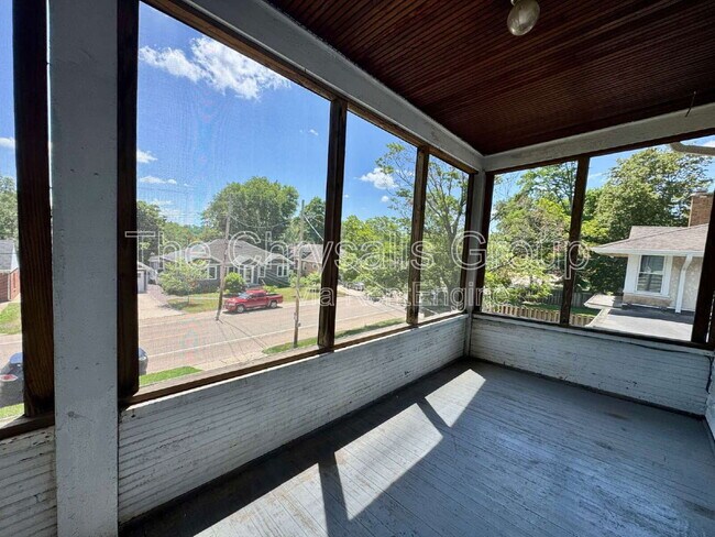 Foto del edificio - 738 E Main St