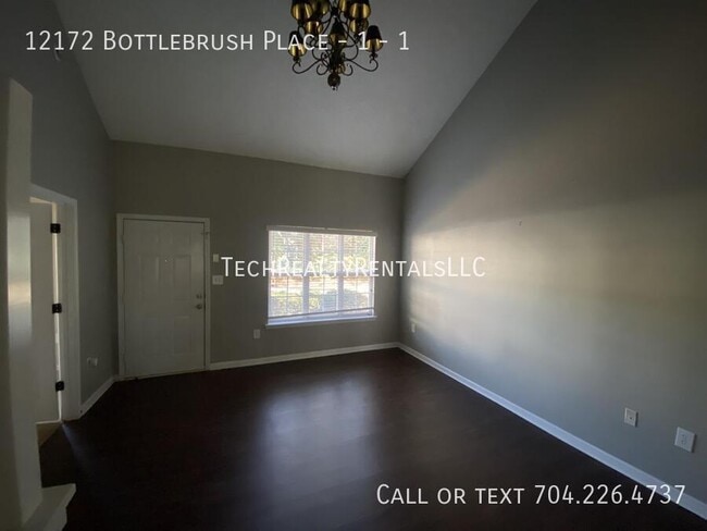 Foto del edificio - 12172 Bottlebrush Pl