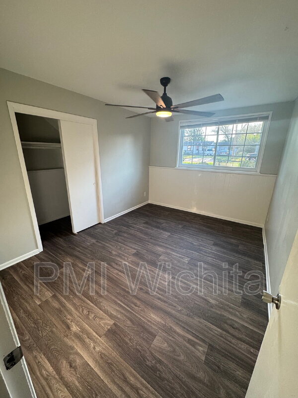 Foto del edificio - 725 N Dougherty Ave