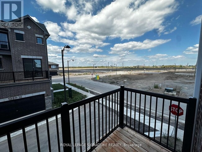 Building Photo - 1259 Lily Cres